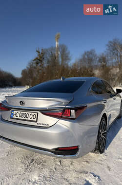 Седан Lexus ES 2024 в Львове