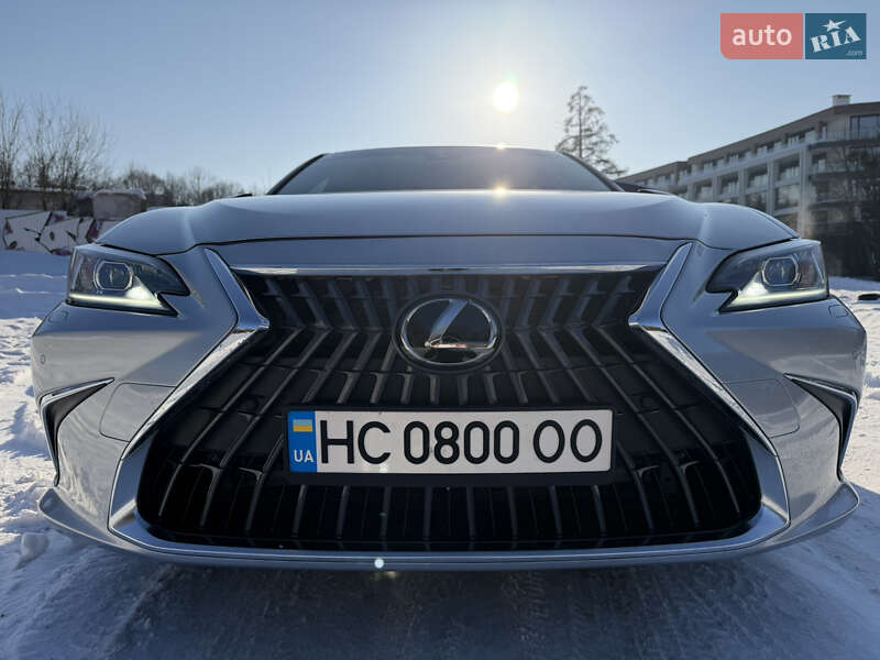 Седан Lexus ES 2024 в Львове