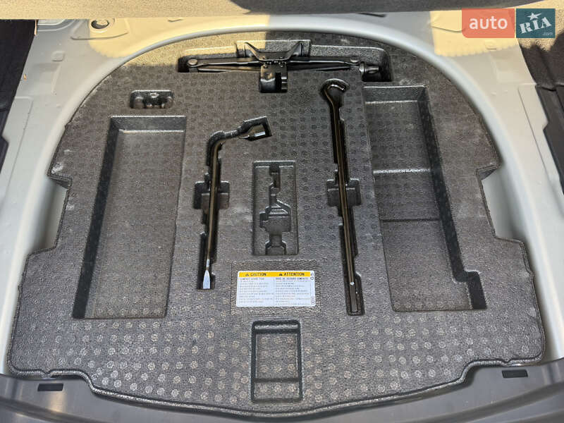 Седан Lexus ES 2024 в Львове