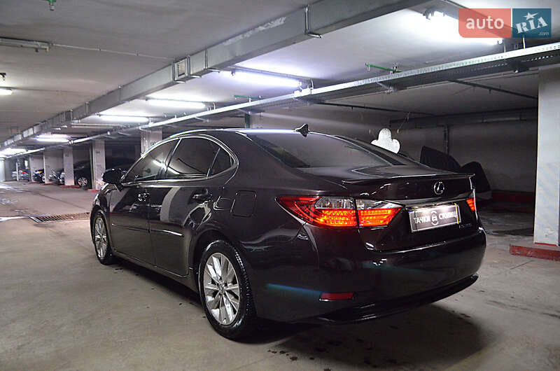Седан Lexus ES 2013 в Киеве