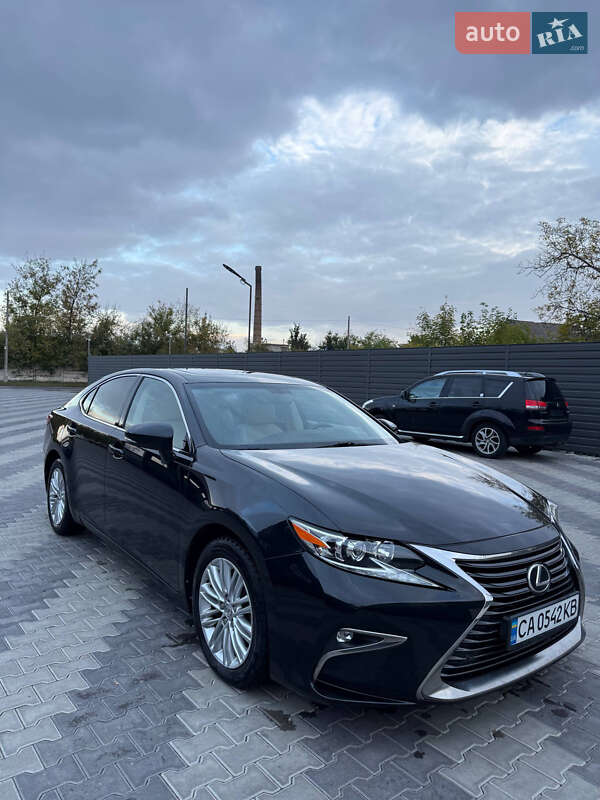 Седан Lexus ES 2017 в Рокитному