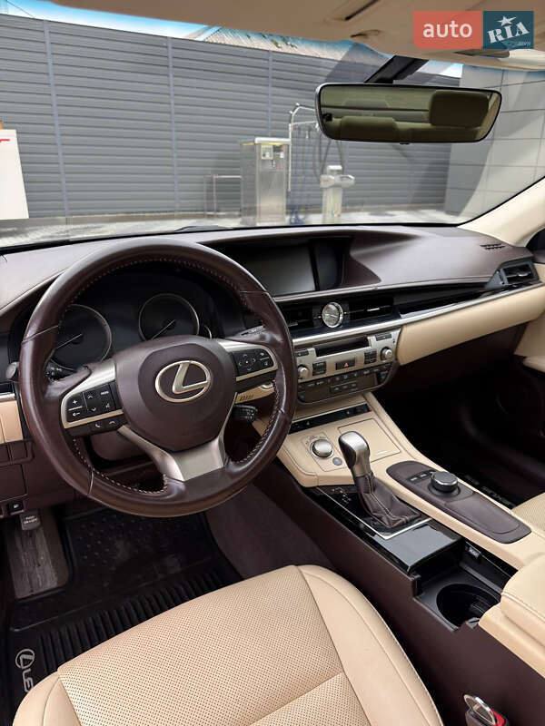 Седан Lexus ES 2017 в Рокитному