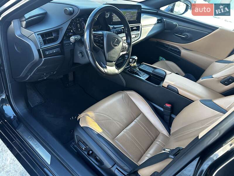 Седан Lexus ES 2022 в Львові