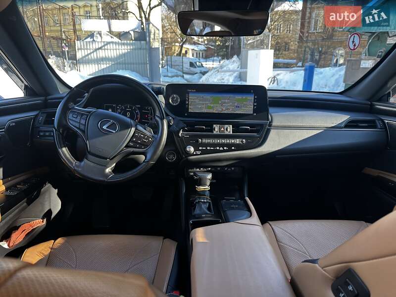 Седан Lexus ES 2022 в Львові