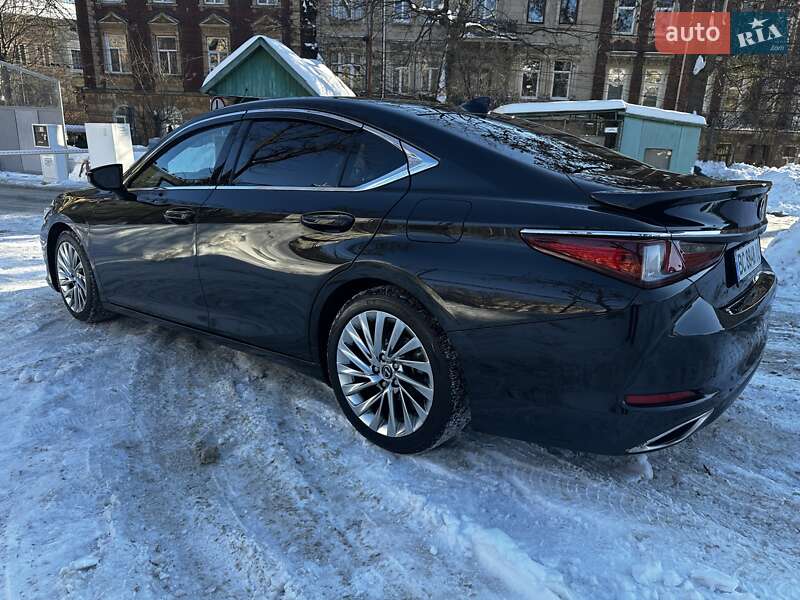 Седан Lexus ES 2022 в Львові