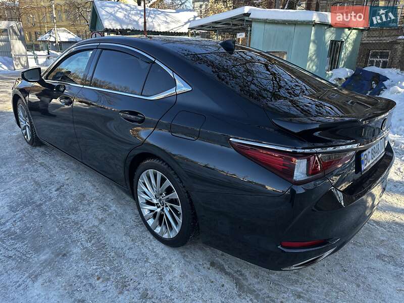 Седан Lexus ES 2022 в Львові