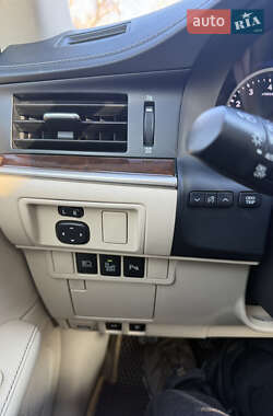 Седан Lexus ES 2014 в Киеве
