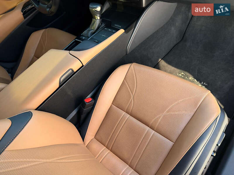 Седан Lexus ES 2022 в Києві