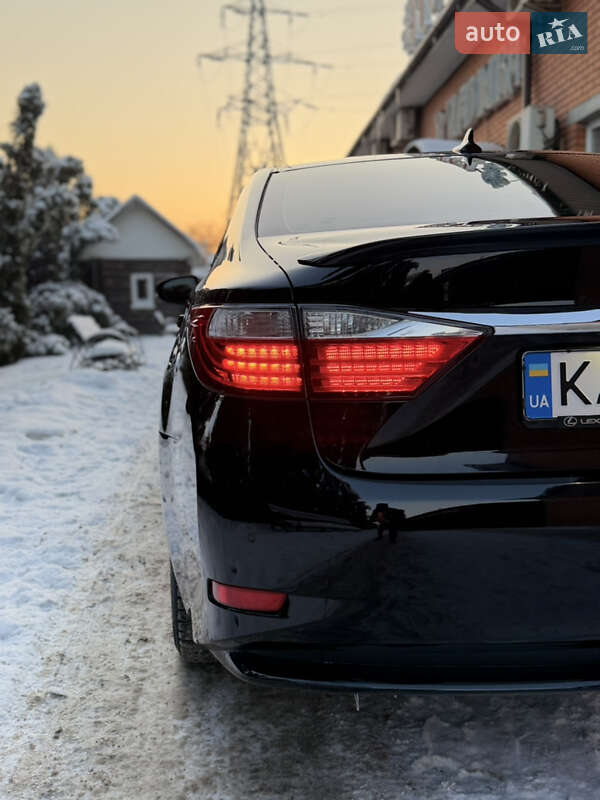 Седан Lexus ES 2013 в Киеве