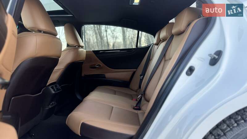 Седан Lexus ES 2021 в Києві