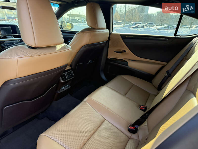 Седан Lexus ES 2019 в Харкові
