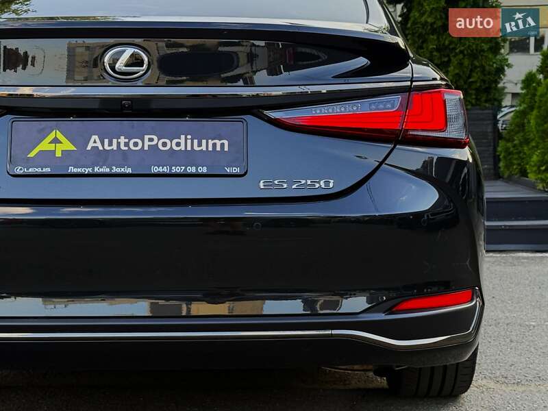 Седан Lexus ES 2023 в Киеве