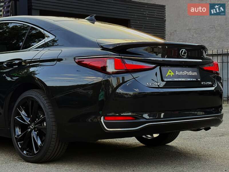 Седан Lexus ES 2023 в Киеве