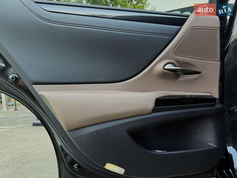 Седан Lexus ES 2023 в Киеве