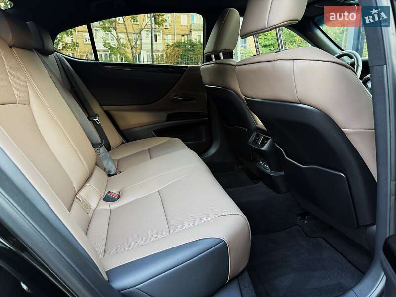 Седан Lexus ES 2023 в Киеве