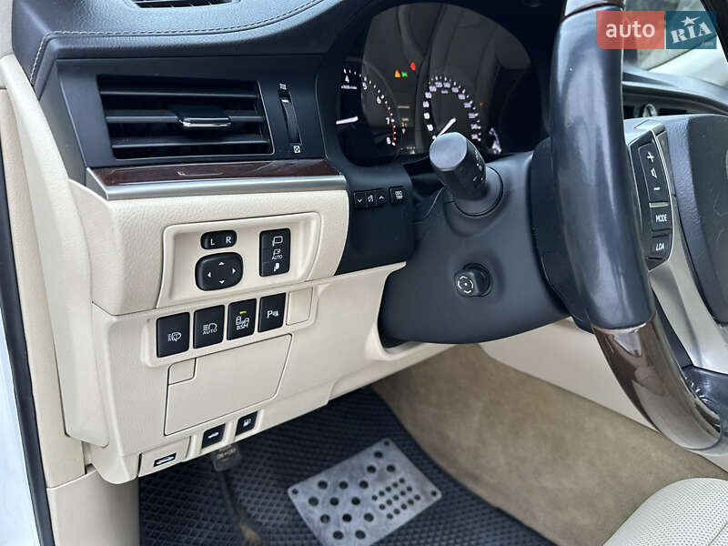 Седан Lexus ES 2012 в Одесі