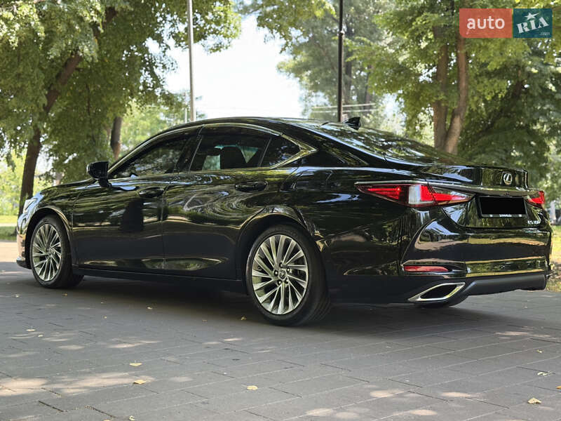 Седан Lexus ES 2018 в Києві