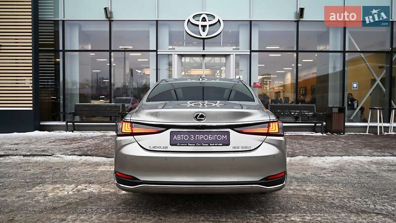 Седан Lexus ES 2021 в Киеве