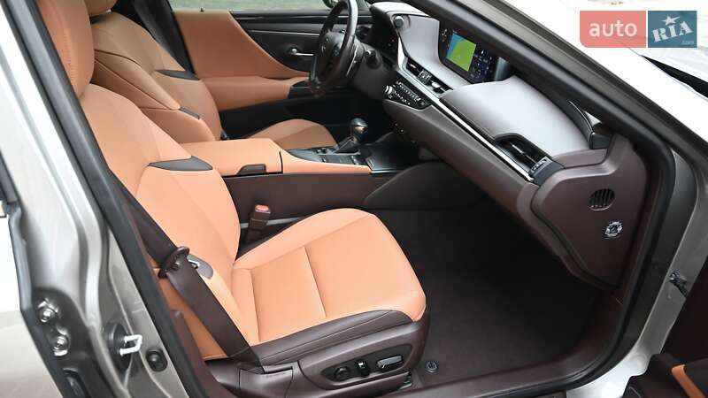Седан Lexus ES 2021 в Киеве