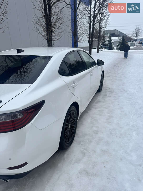 Седан Lexus ES 2015 в Білій Церкві