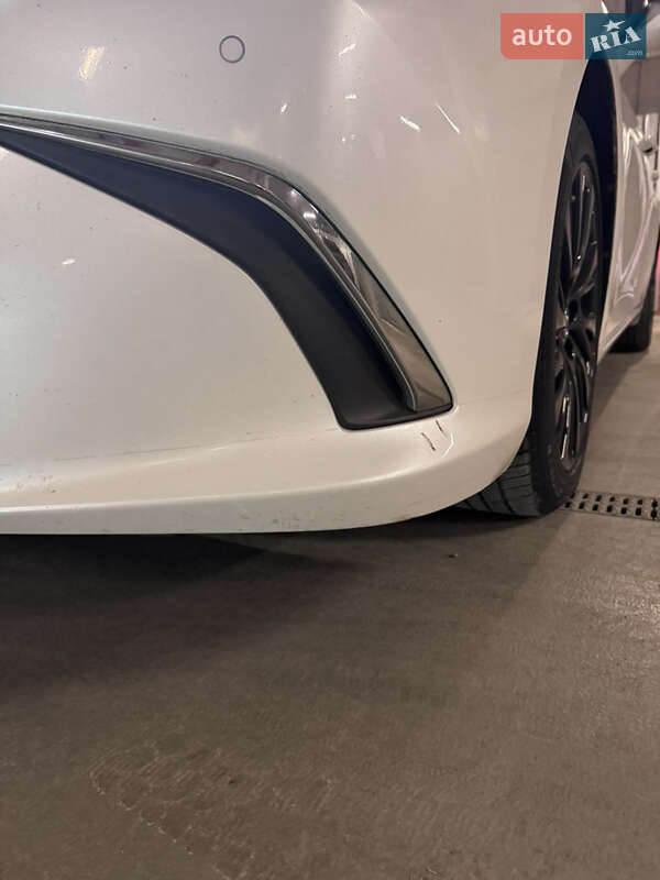 Седан Lexus ES 2021 в Львове