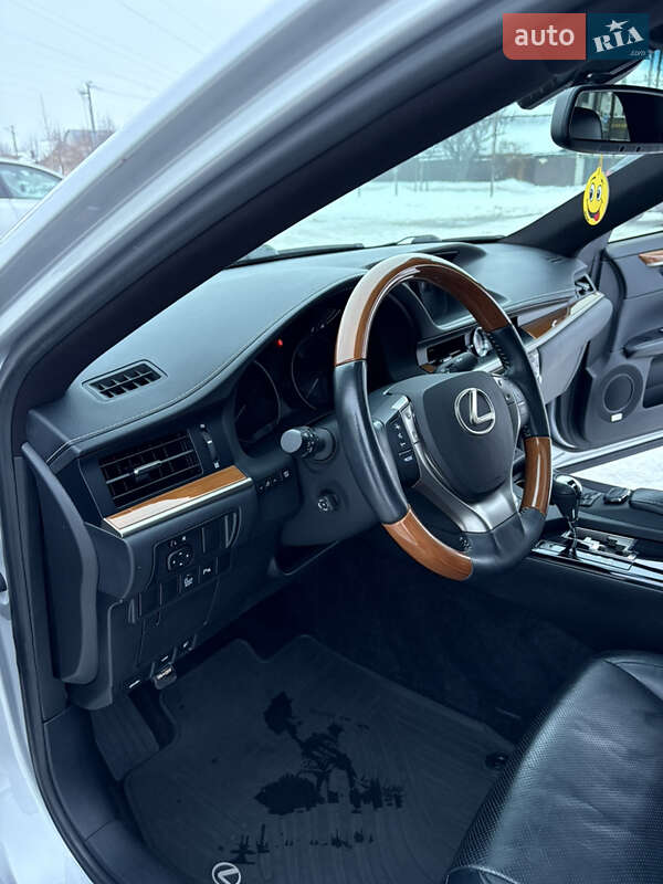 Седан Lexus ES 2014 в Киеве фото 51 Седан Lexus ES 2014 в Киеве