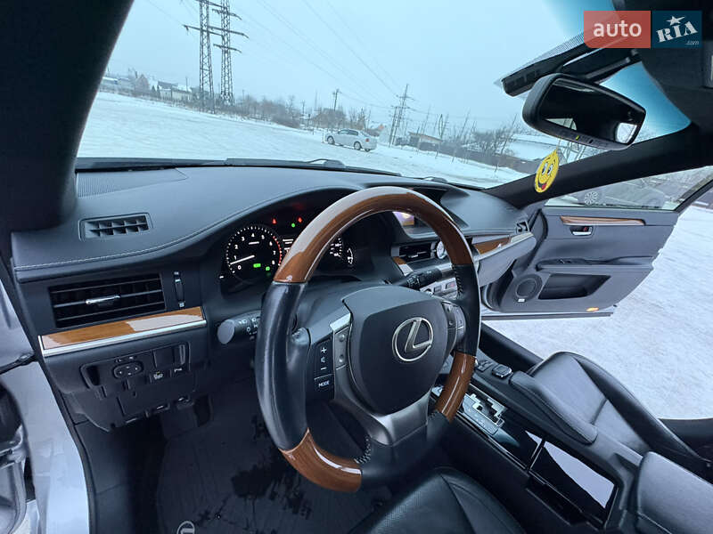 Седан Lexus ES 2014 в Киеве фото 66 Седан Lexus ES 2014 в Киеве