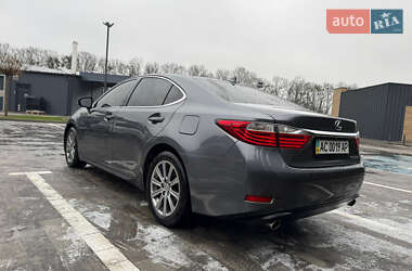 Седан Lexus ES 2013 в Львове