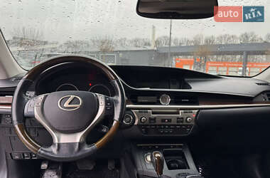 Седан Lexus ES 2013 в Львове