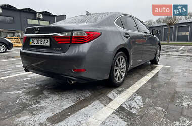Седан Lexus ES 2013 в Львове