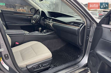 Седан Lexus ES 2013 в Львове