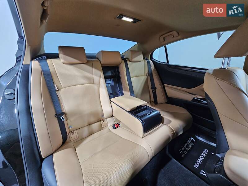 Седан Lexus ES 2022 в Киеве