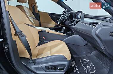 Седан Lexus ES 2022 в Киеве
