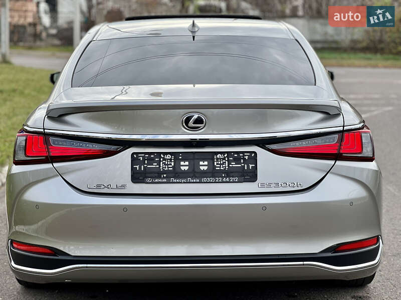 Седан Lexus ES 2024 в Рівному