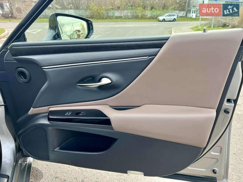 Седан Lexus ES 2024 в Рівному