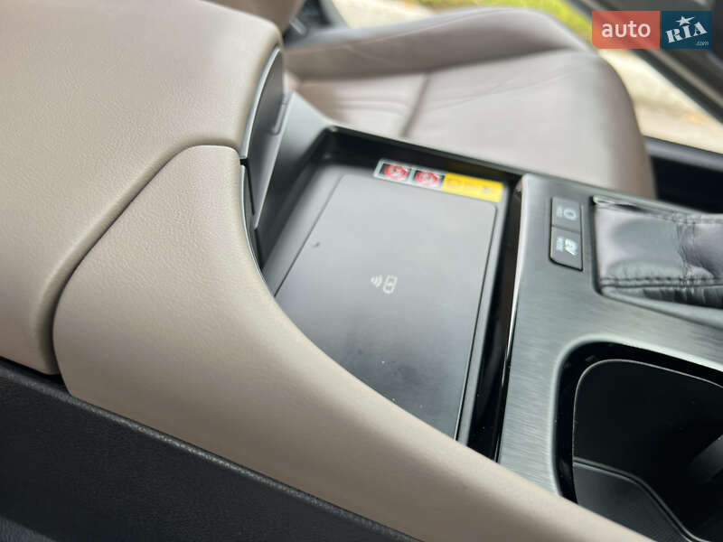 Седан Lexus ES 2024 в Рівному