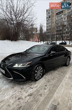 Седан Lexus ES 2020 в Киеве