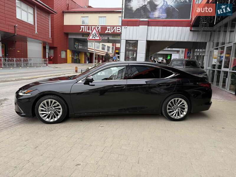 Седан Lexus ES 2022 в Львові