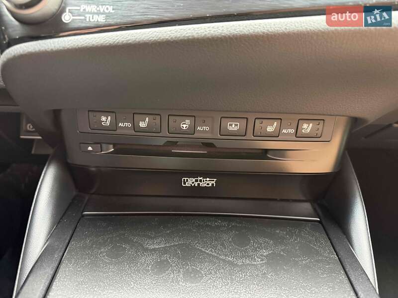 Седан Lexus ES 2022 в Львові