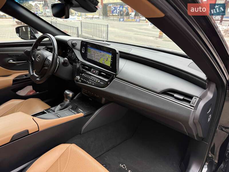 Седан Lexus ES 2022 в Львові