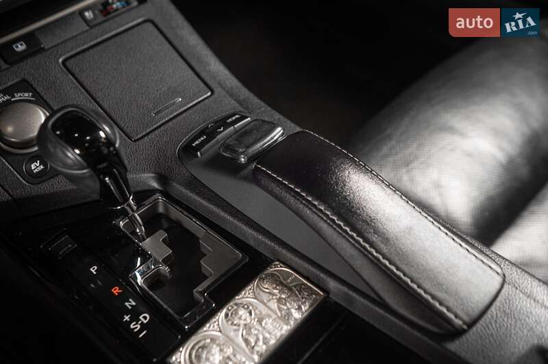 Седан Lexus ES 2015 в Одесі