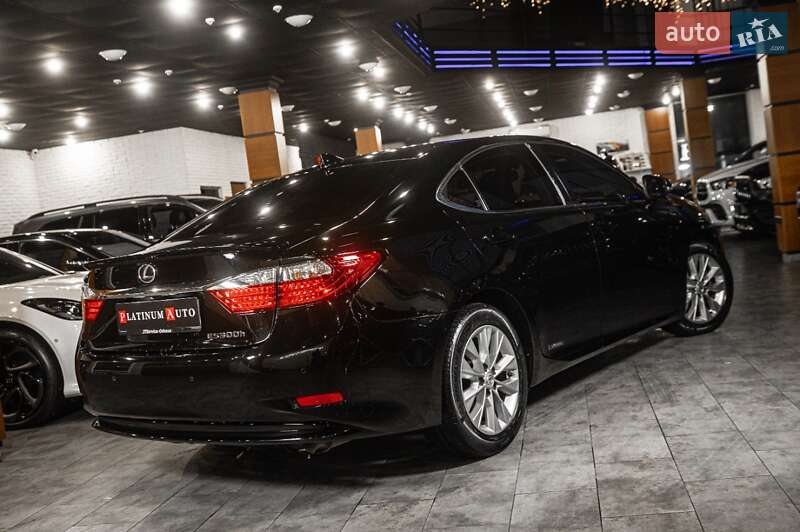 Седан Lexus ES 2015 в Одесі