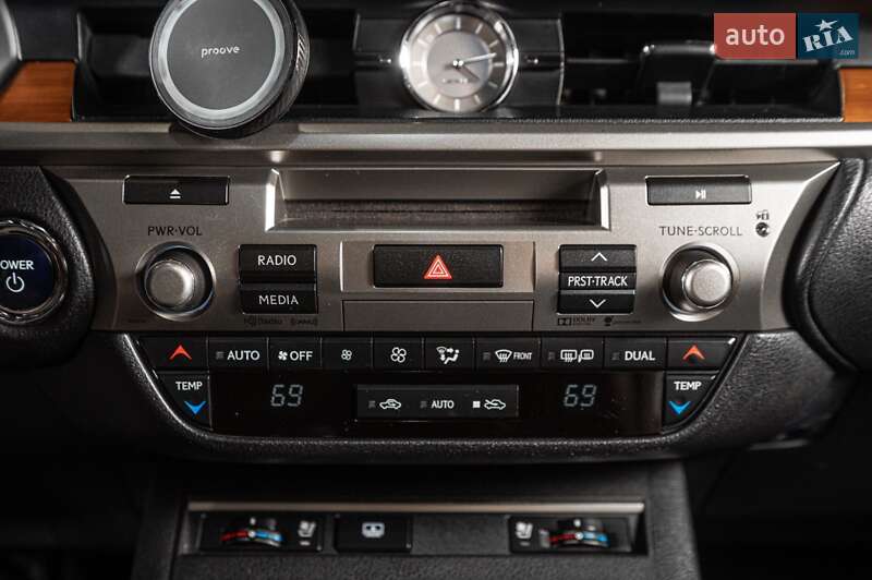 Седан Lexus ES 2015 в Одесі