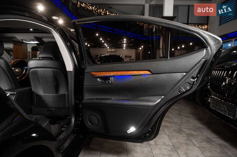 Седан Lexus ES 2015 в Одесі