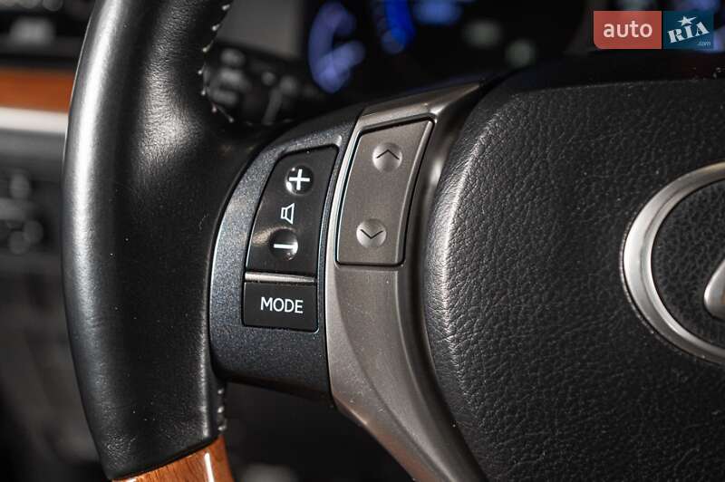 Седан Lexus ES 2015 в Одесі