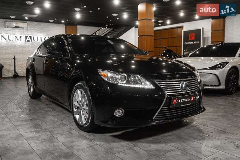 Седан Lexus ES 2015 в Одесі