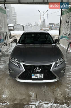 Седан Lexus ES 2015 в Ивано-Франковске