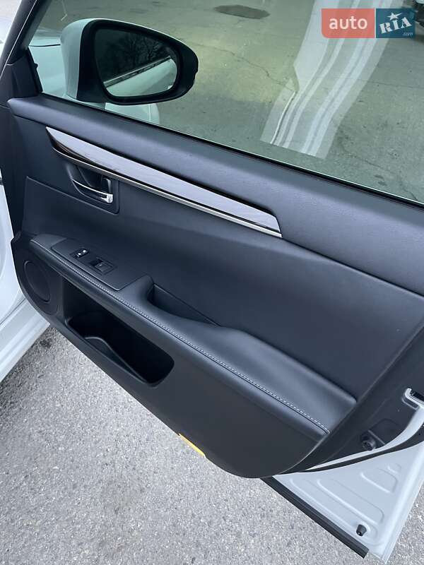 Седан Lexus ES 2014 в Дніпрі