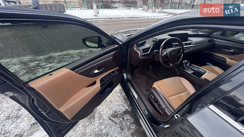 Седан Lexus ES 2019 в Кривому Розі