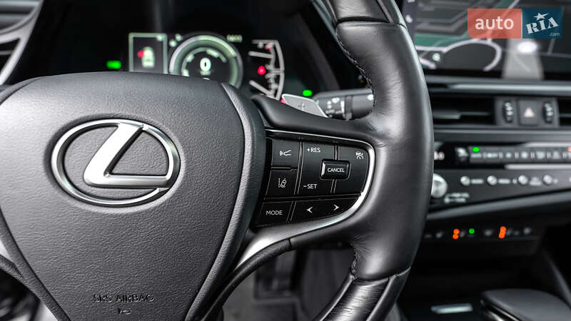 Седан Lexus ES 2024 в Львові